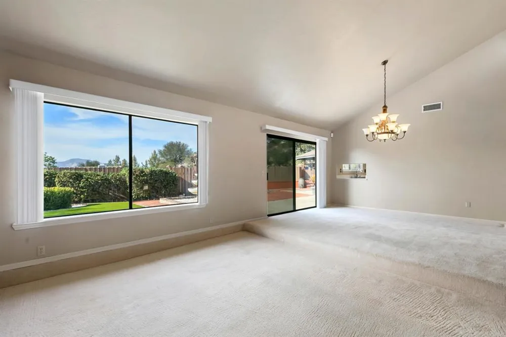 2033 Lilac Lane Alpine, CA 91901