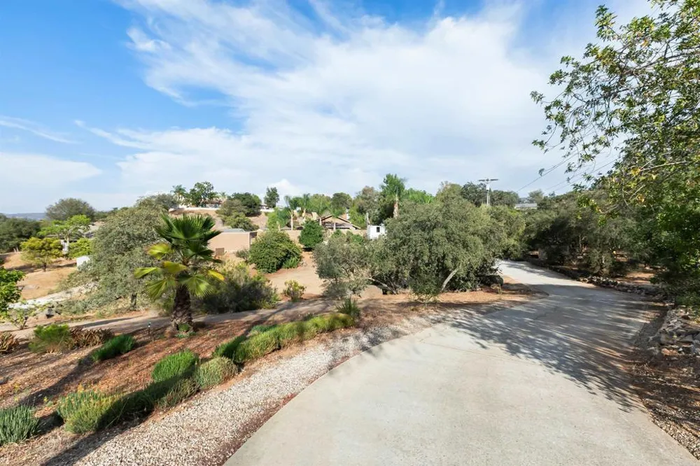 2033 Lilac Lane Alpine, CA 91901