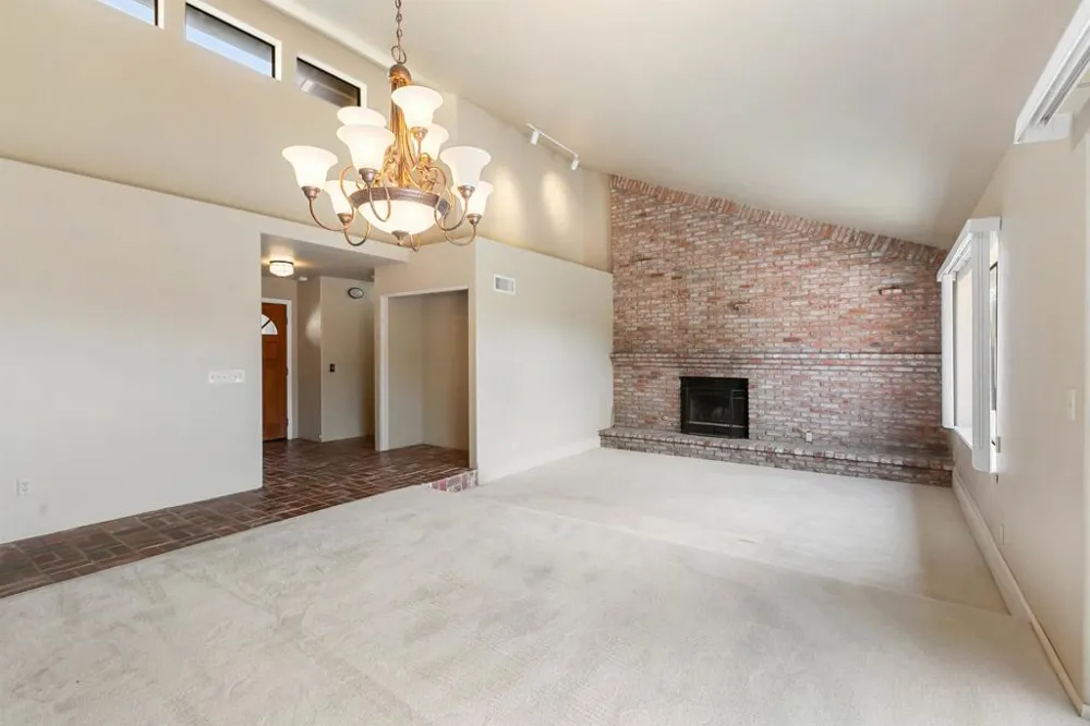 2033 Lilac Lane Alpine, CA 91901