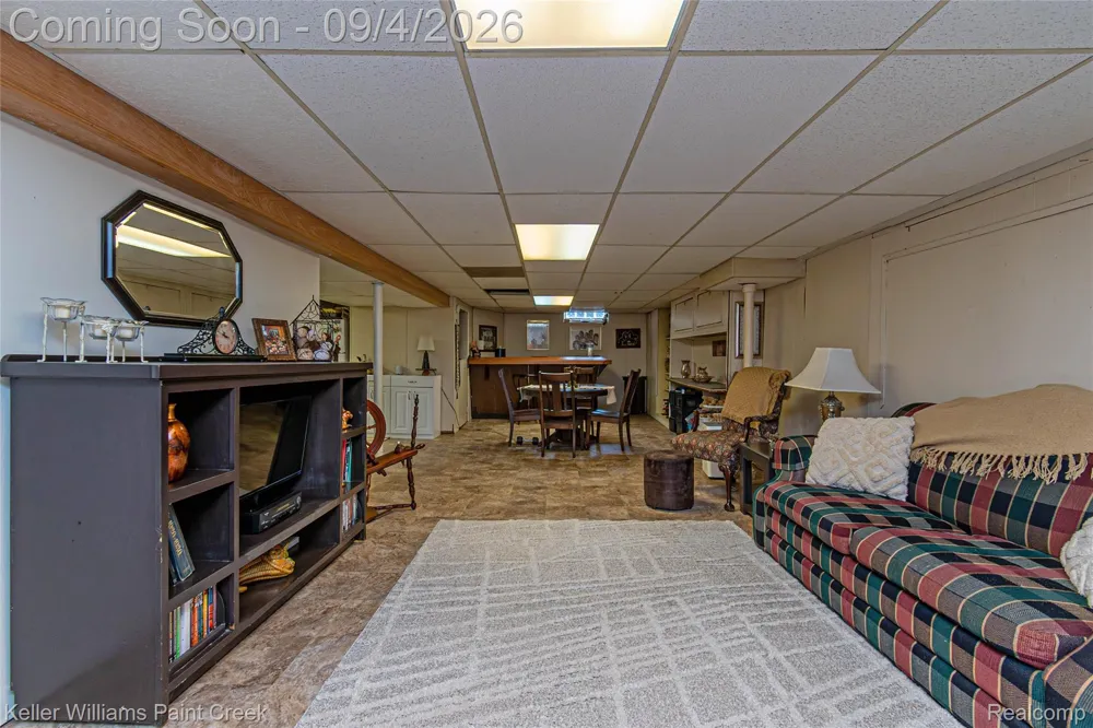 4830 Holmes Drive Warren City, MI 48092