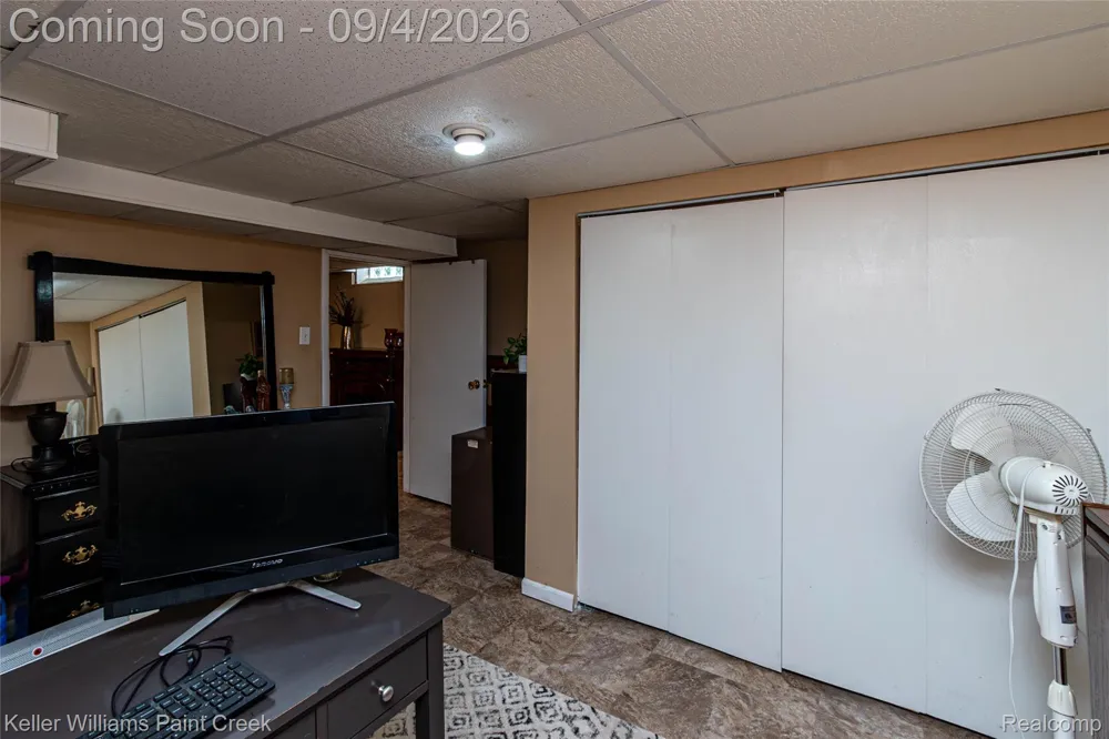 4830 Holmes Drive Warren City, MI 48092
