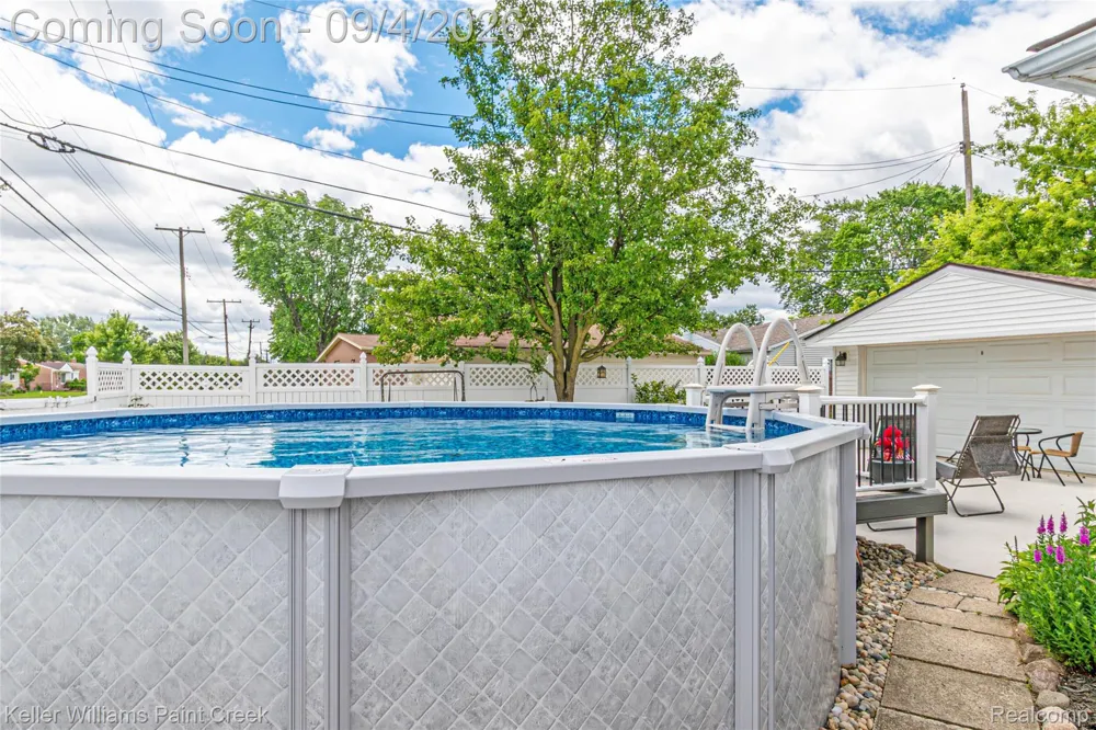 4830 Holmes Drive Warren City, MI 48092