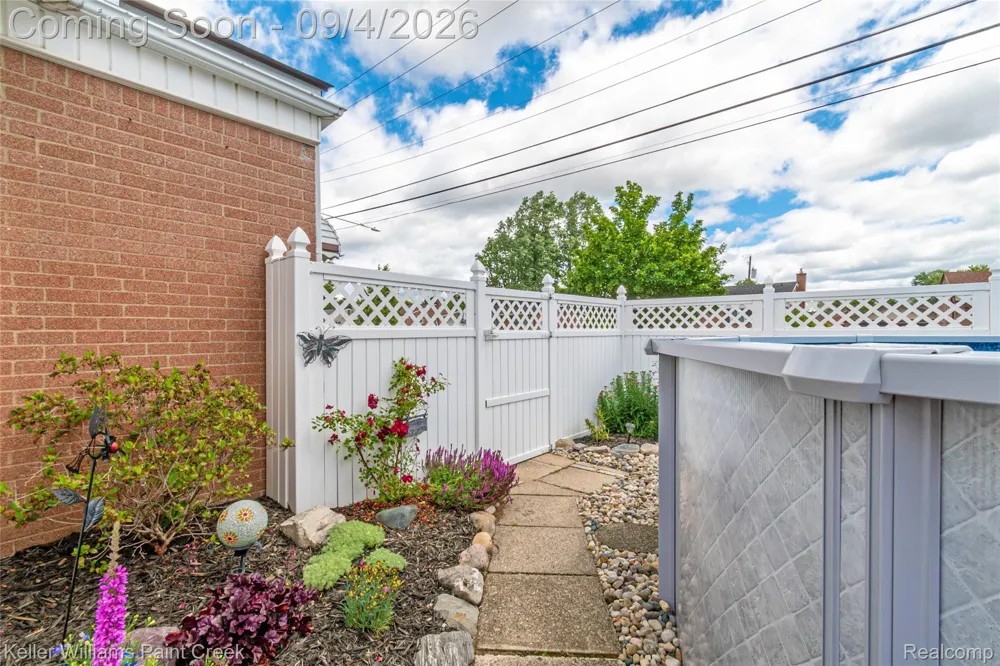 4830 Holmes Drive Warren City, MI 48092