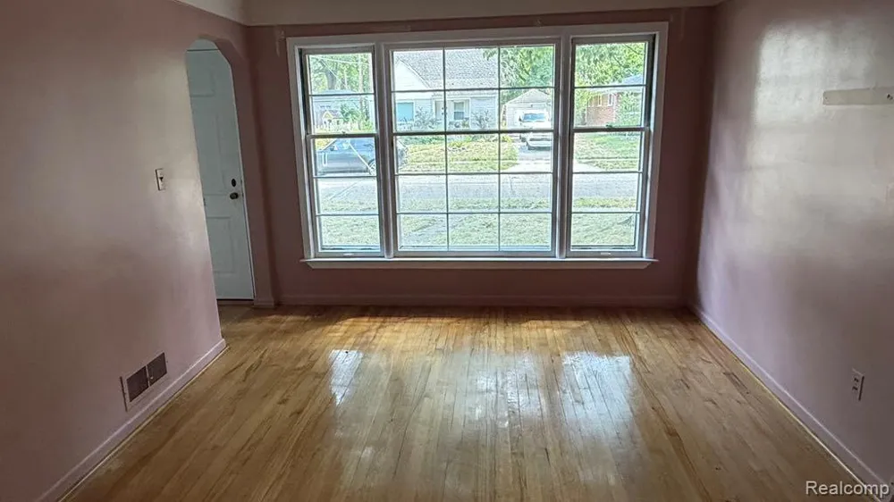 23571 Manistee Street Oak Park City, MI 48237