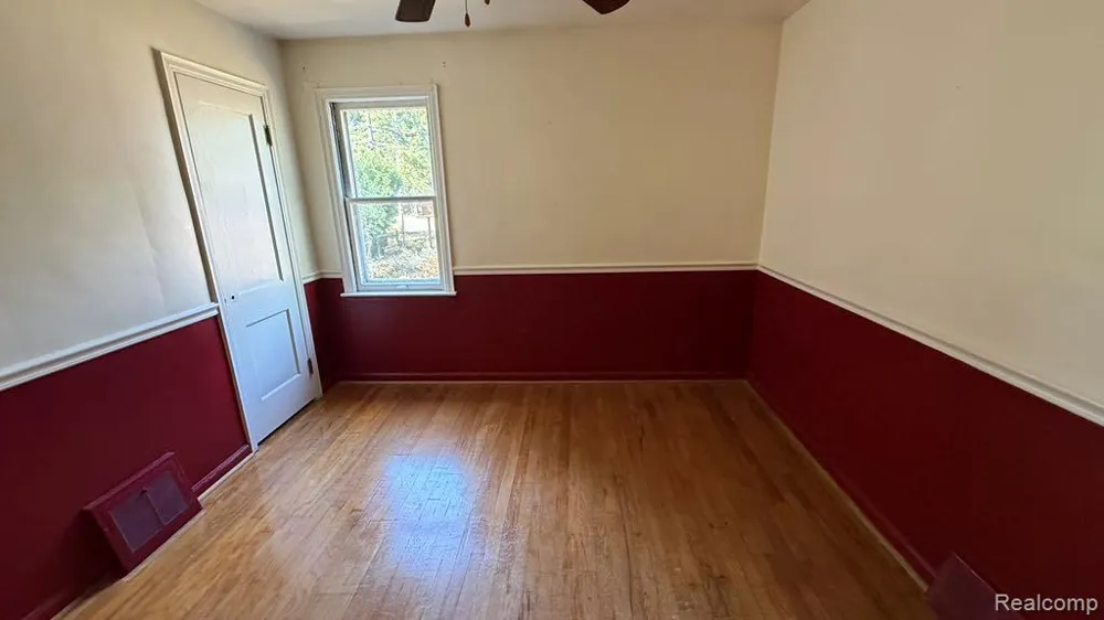 23571 Manistee Street Oak Park City, MI 48237