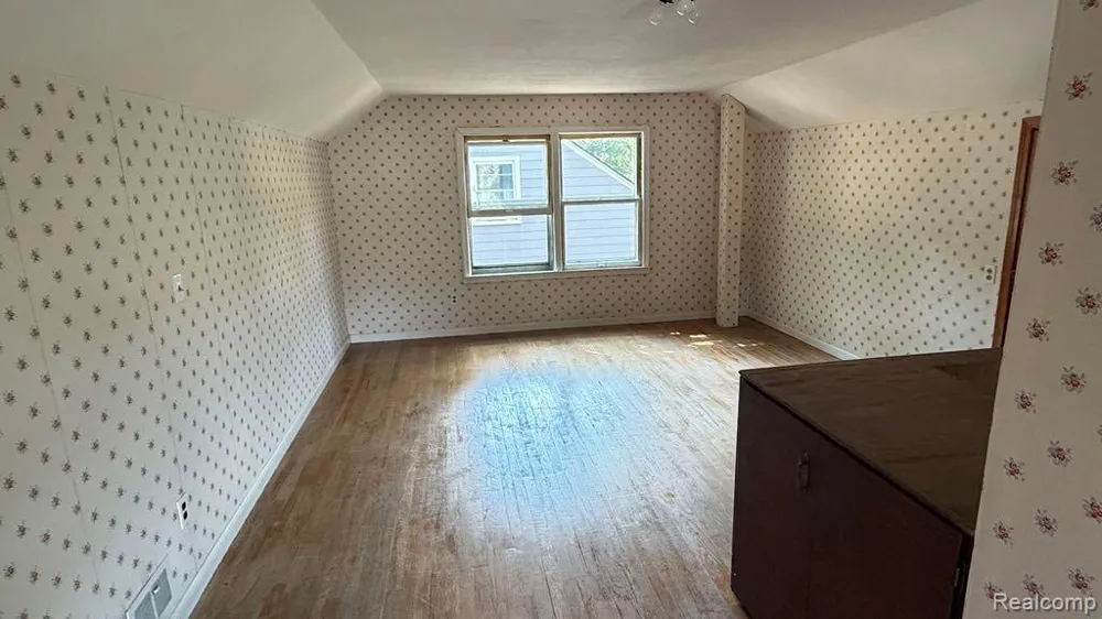 23571 Manistee Street Oak Park City, MI 48237