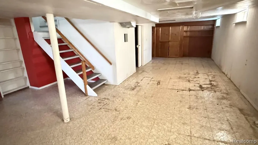 23571 Manistee Street Oak Park City, MI 48237
