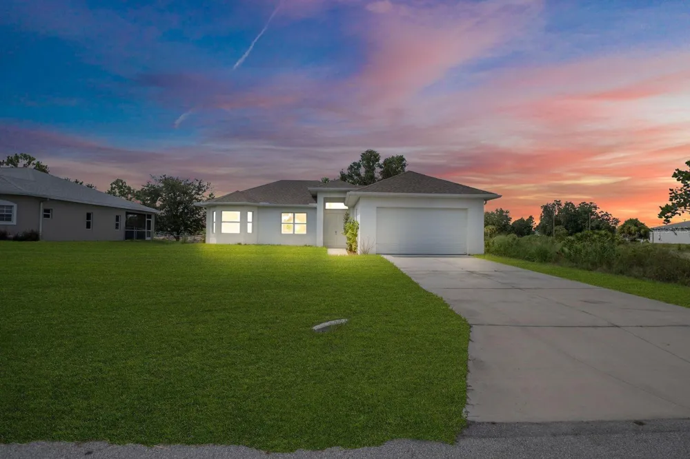 856 WILLIAM DENVER STREET Lehigh Acres, FL 33974