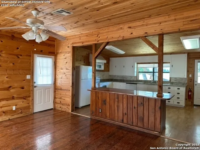 373 PINE TREE Medina, TX 78055