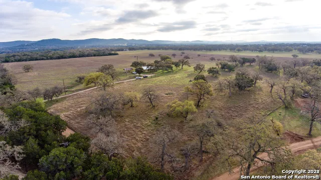 373 PINE TREE Medina, TX 78055