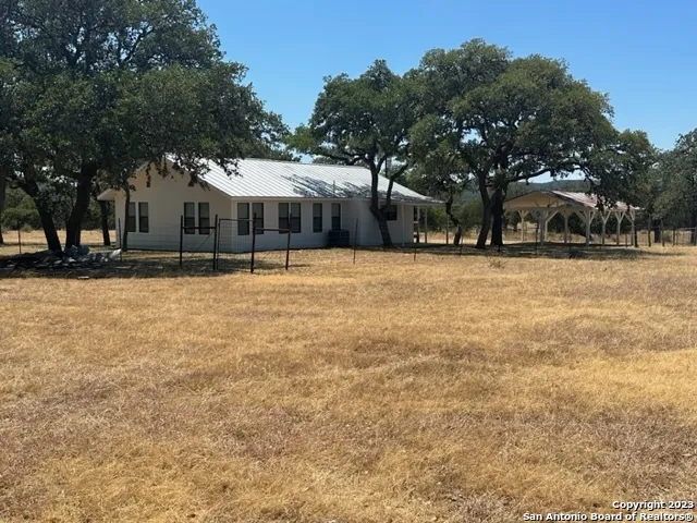 373 PINE TREE Medina, TX 78055
