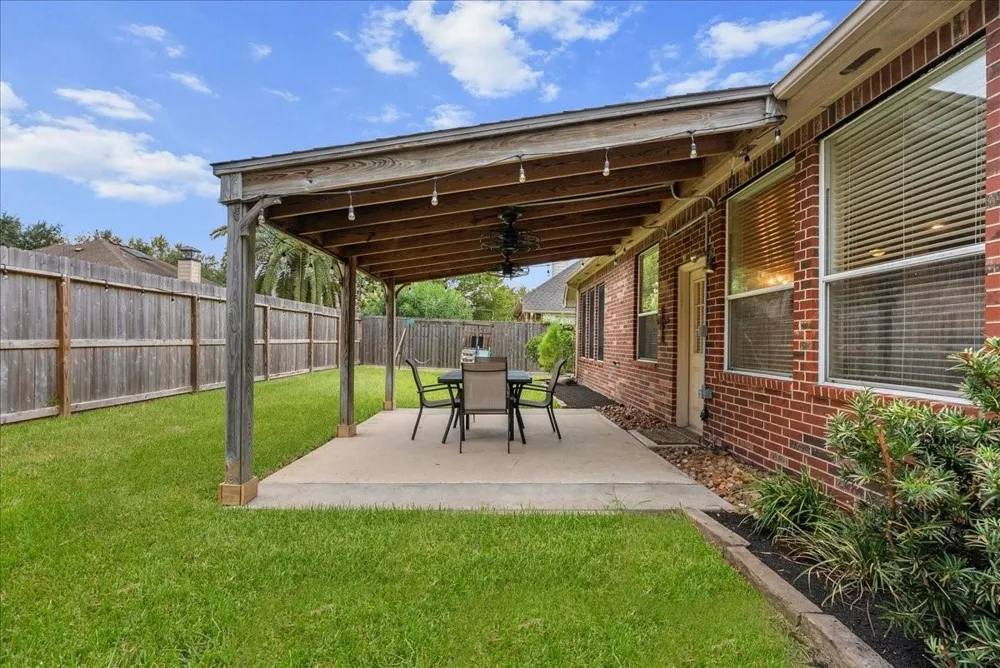 407 Crimson Coast Drive League City, TX 77573