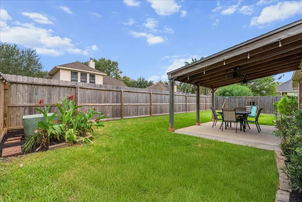 407 Crimson Coast Drive League City, TX 77573