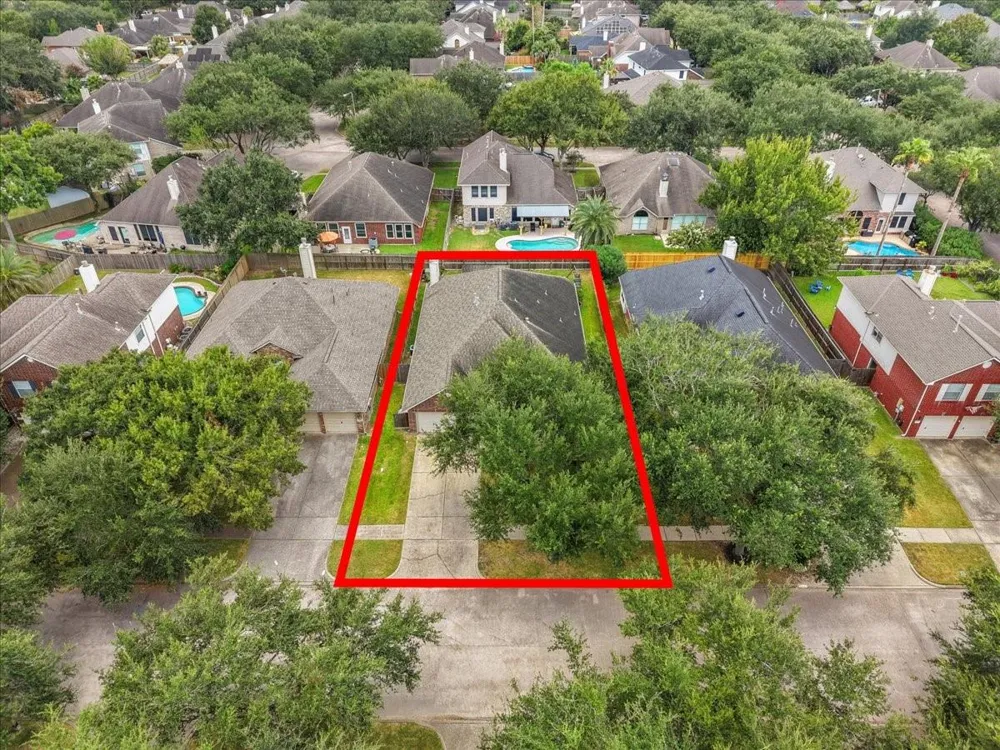 407 Crimson Coast Drive League City, TX 77573