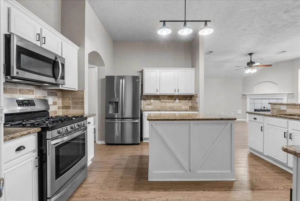 407 Crimson Coast Drive League City, TX 77573