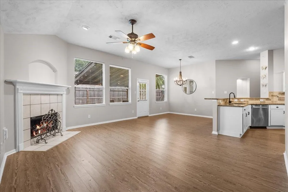 407 Crimson Coast Drive League City, TX 77573