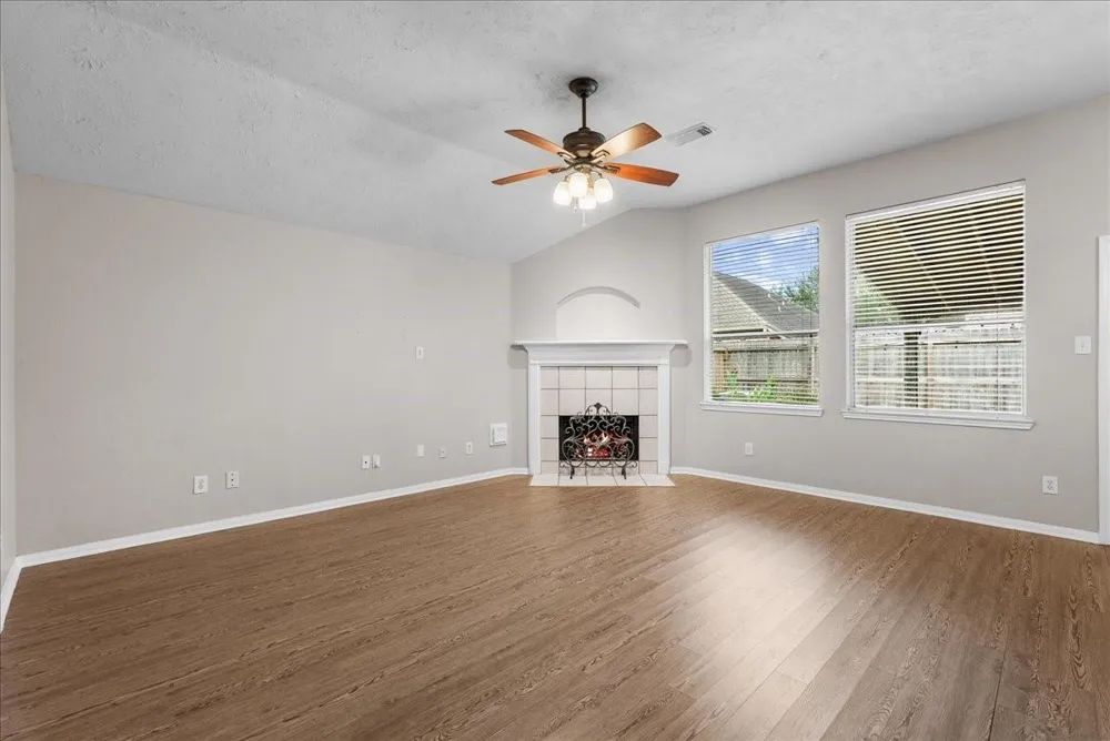 407 Crimson Coast Drive League City, TX 77573