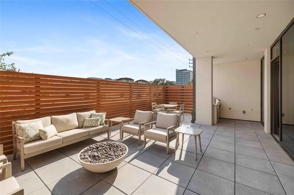 2323 W Main Street #305 Houston, TX 77098