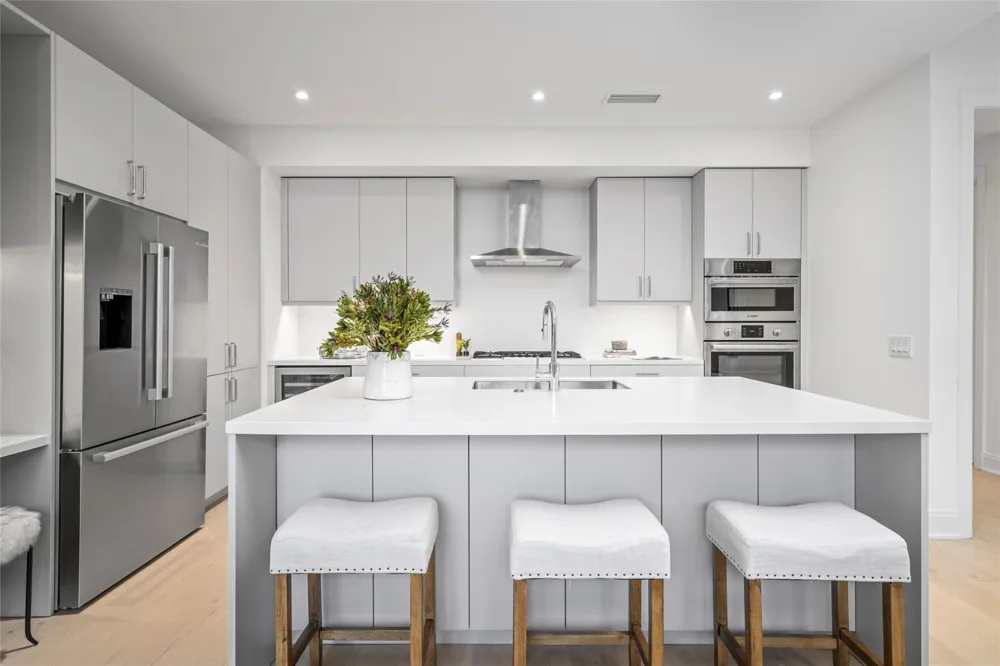 2323 W Main Street #305 Houston, TX 77098