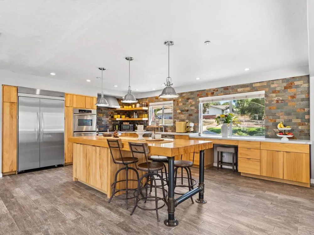 886 Singing Trails Drive El Cajon, CA 92019