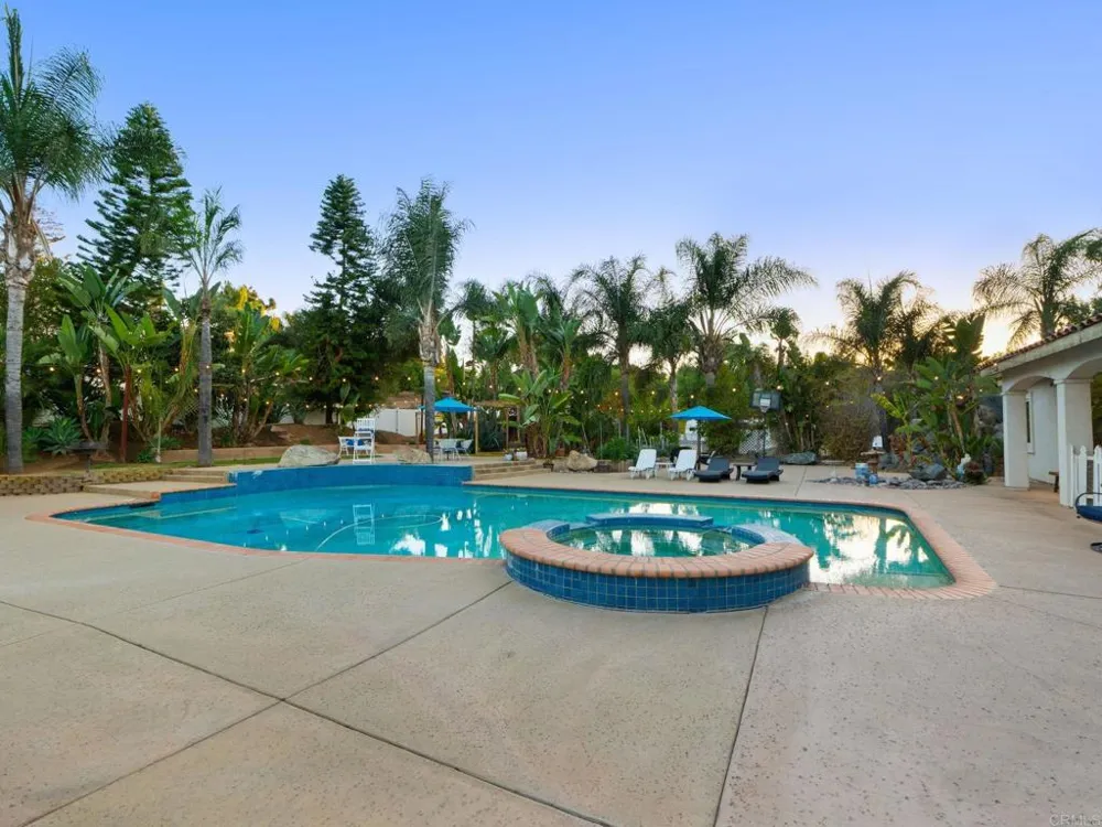 886 Singing Trails Drive El Cajon, CA 92019