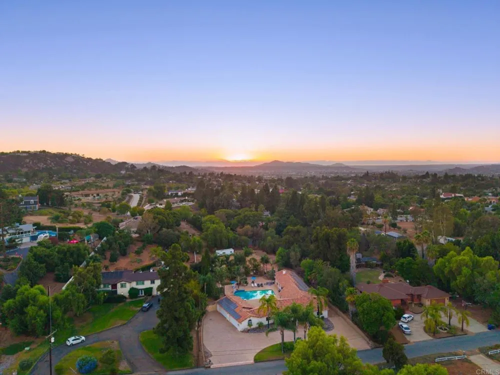 886 Singing Trails Drive El Cajon, CA 92019