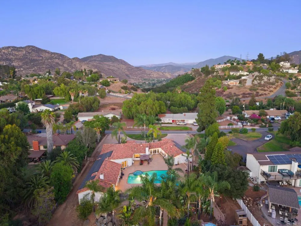 886 Singing Trails Drive El Cajon, CA 92019