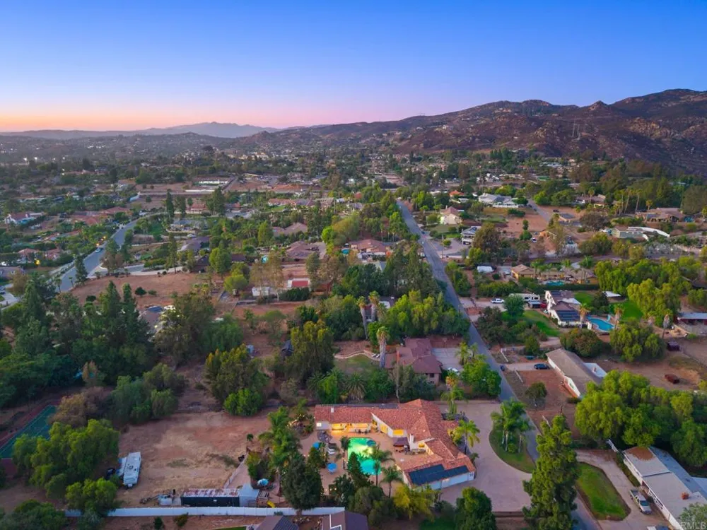 886 Singing Trails Drive El Cajon, CA 92019