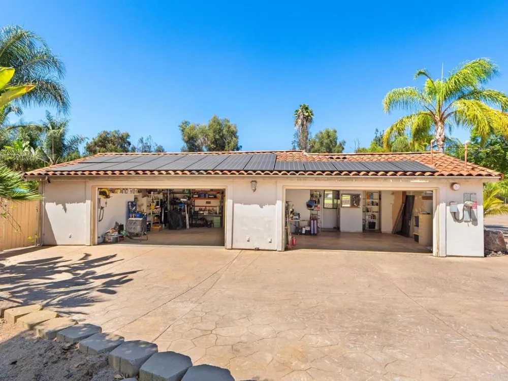 886 Singing Trails Drive El Cajon, CA 92019