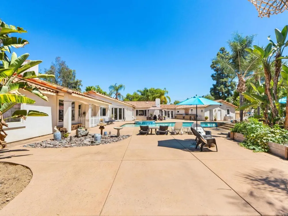 886 Singing Trails Drive El Cajon, CA 92019