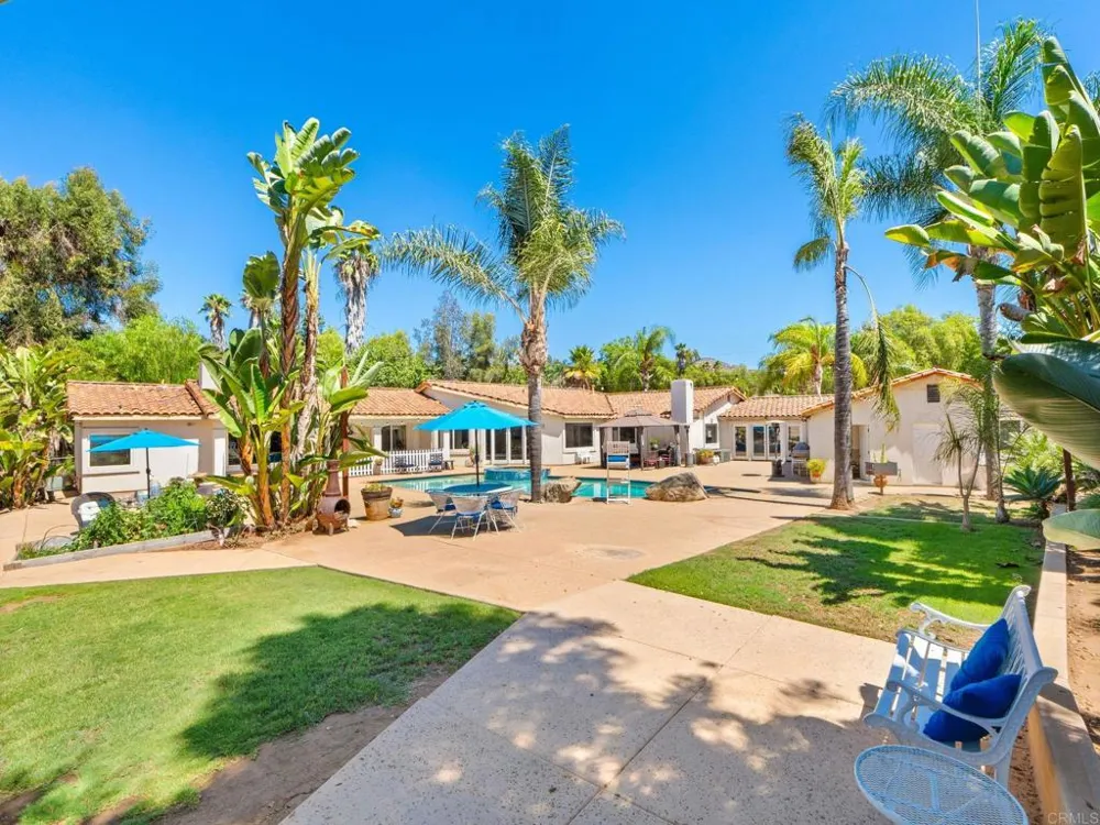886 Singing Trails Drive El Cajon, CA 92019