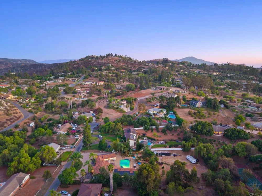 886 Singing Trails Drive El Cajon, CA 92019