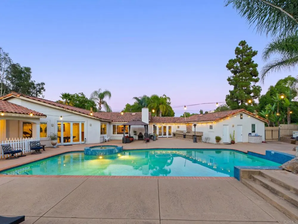 886 Singing Trails Drive El Cajon, CA 92019