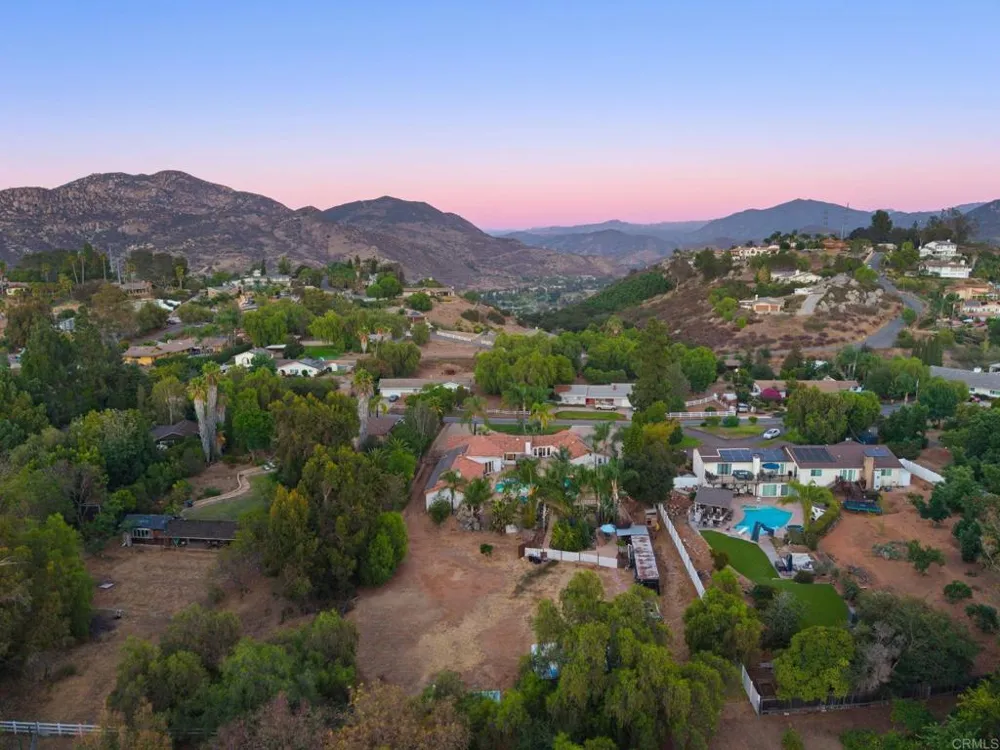 886 Singing Trails Drive El Cajon, CA 92019