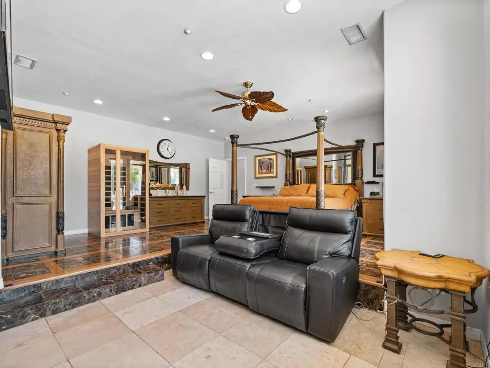 886 Singing Trails Drive El Cajon, CA 92019