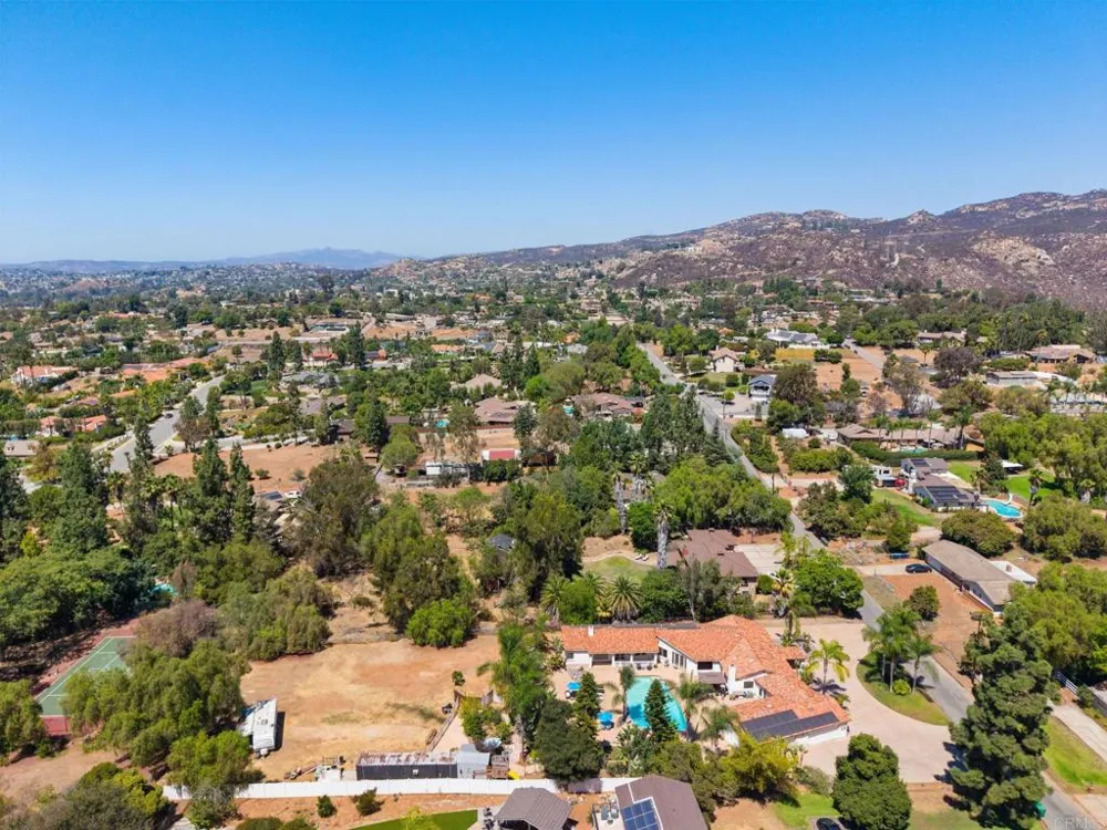 886 Singing Trails Drive El Cajon, CA 92019