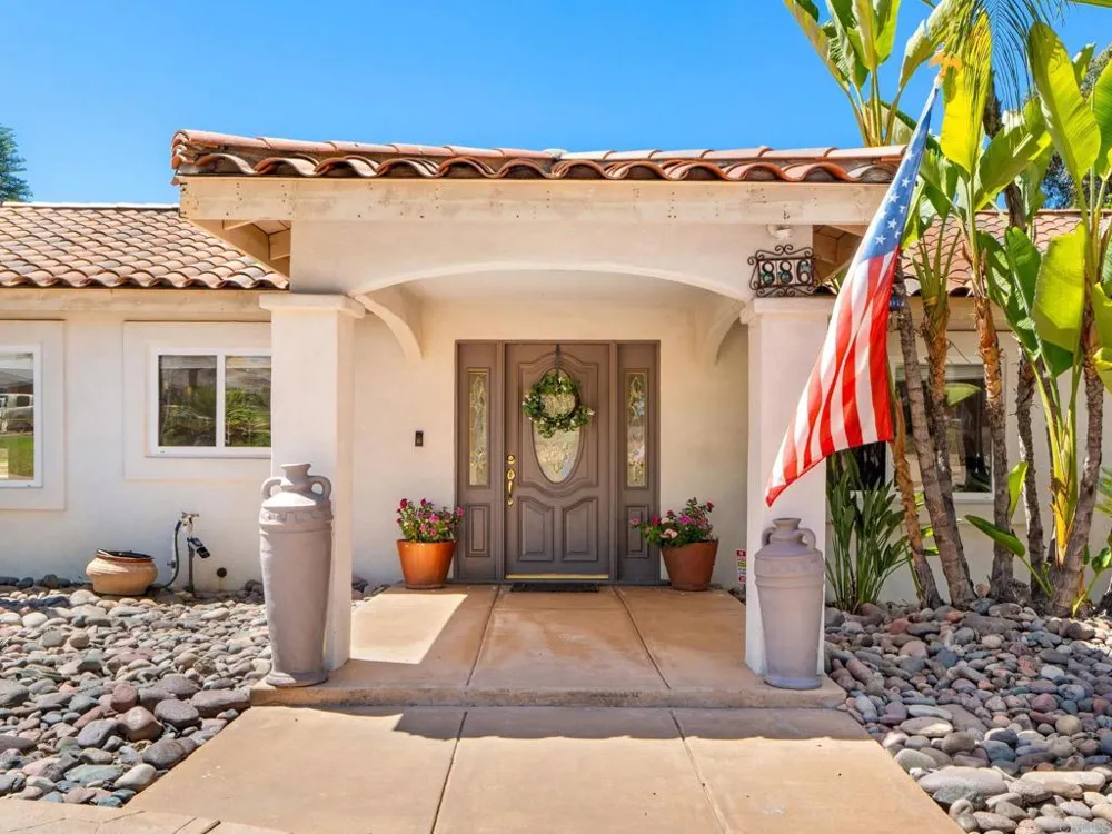 886 Singing Trails Drive El Cajon, CA 92019