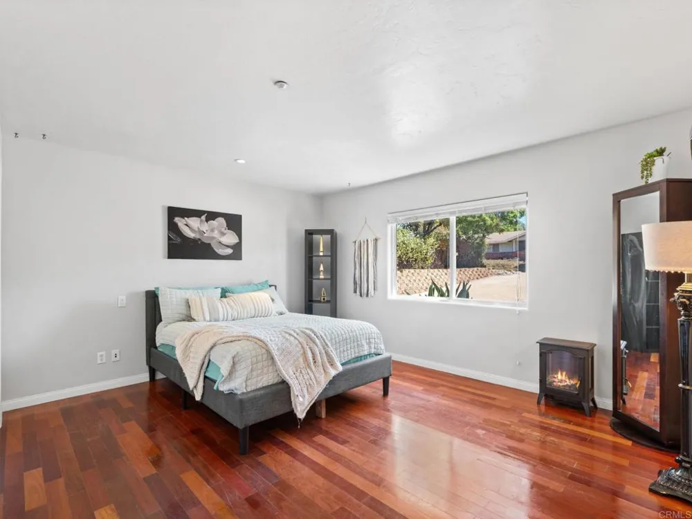886 Singing Trails Drive El Cajon, CA 92019