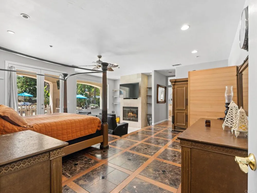 886 Singing Trails Drive El Cajon, CA 92019