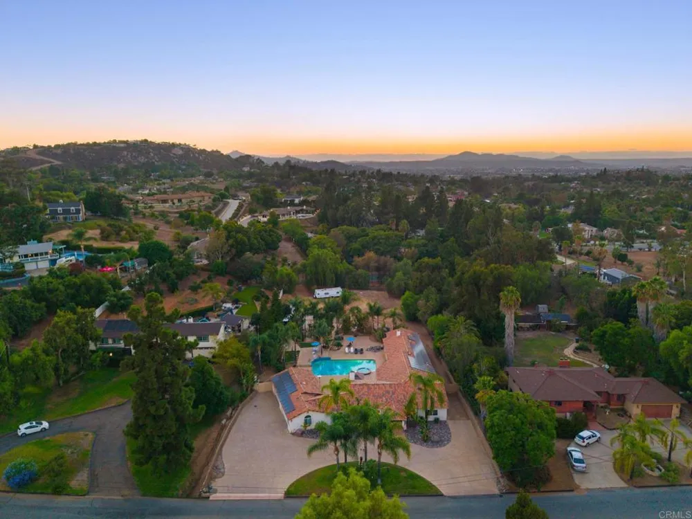 886 Singing Trails Drive El Cajon, CA 92019