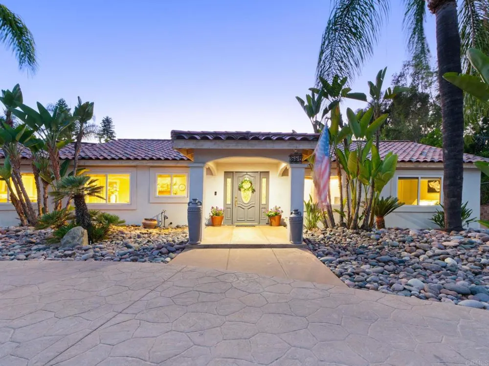 886 Singing Trails Drive El Cajon, CA 92019