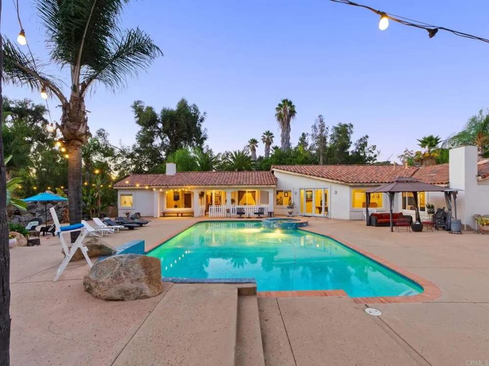 886 Singing Trails Drive El Cajon, CA 92019