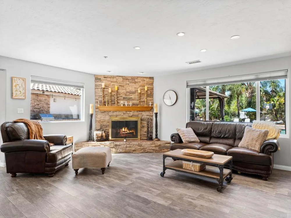 886 Singing Trails Drive El Cajon, CA 92019
