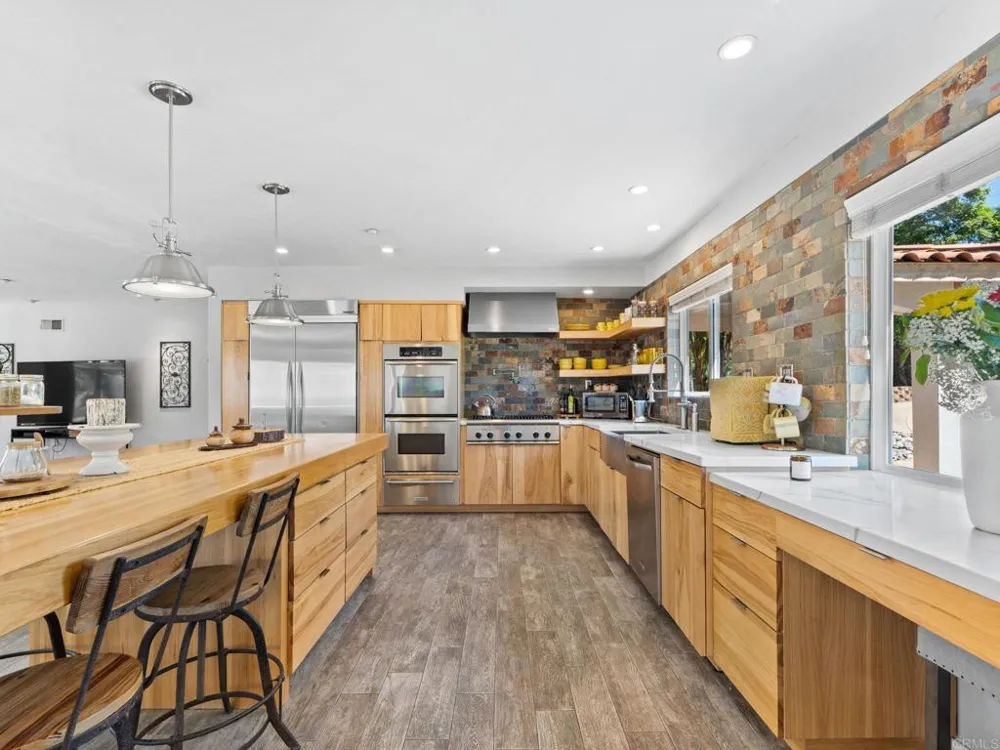 886 Singing Trails Drive El Cajon, CA 92019