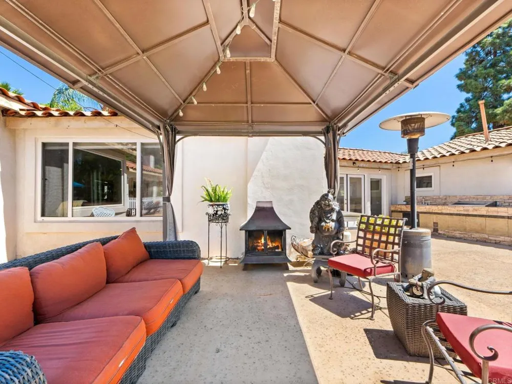 886 Singing Trails Drive El Cajon, CA 92019