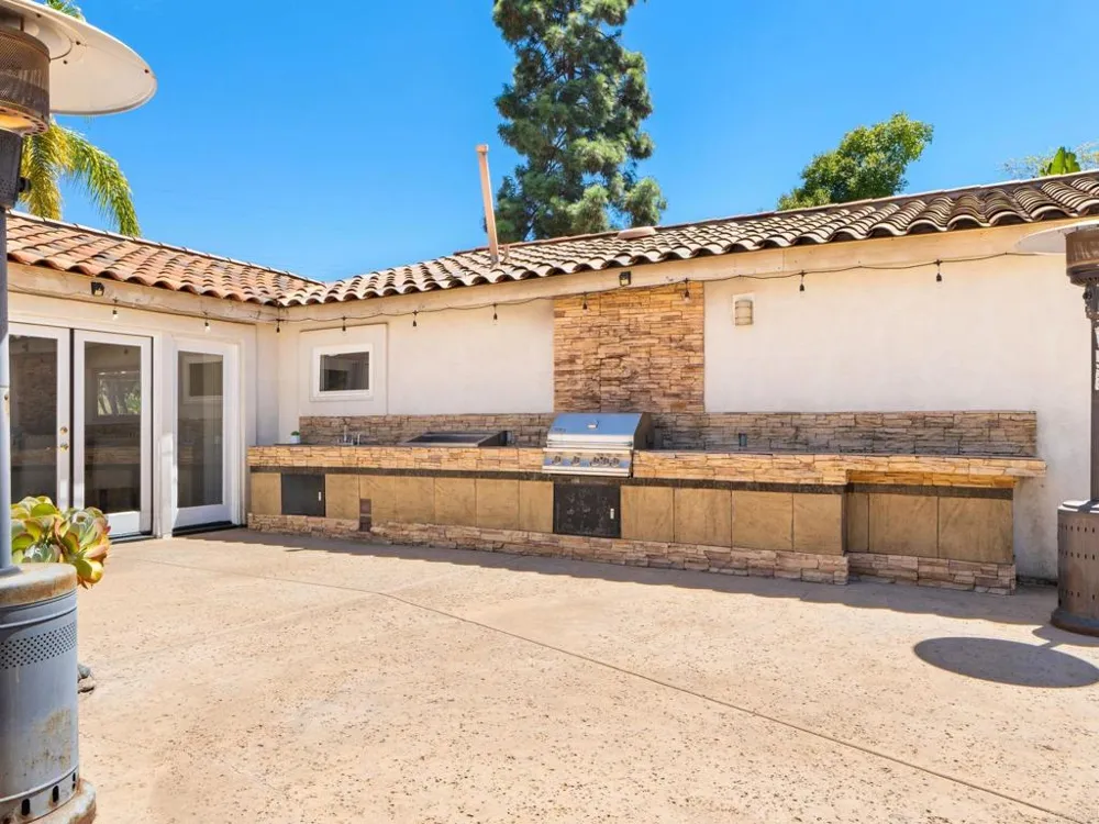 886 Singing Trails Drive El Cajon, CA 92019