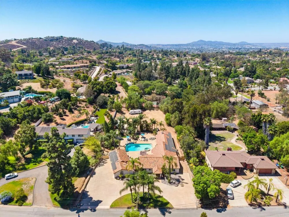 886 Singing Trails Drive El Cajon, CA 92019
