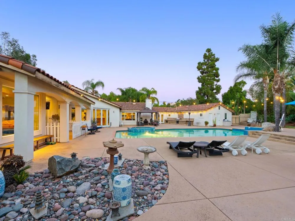 886 Singing Trails Drive El Cajon, CA 92019