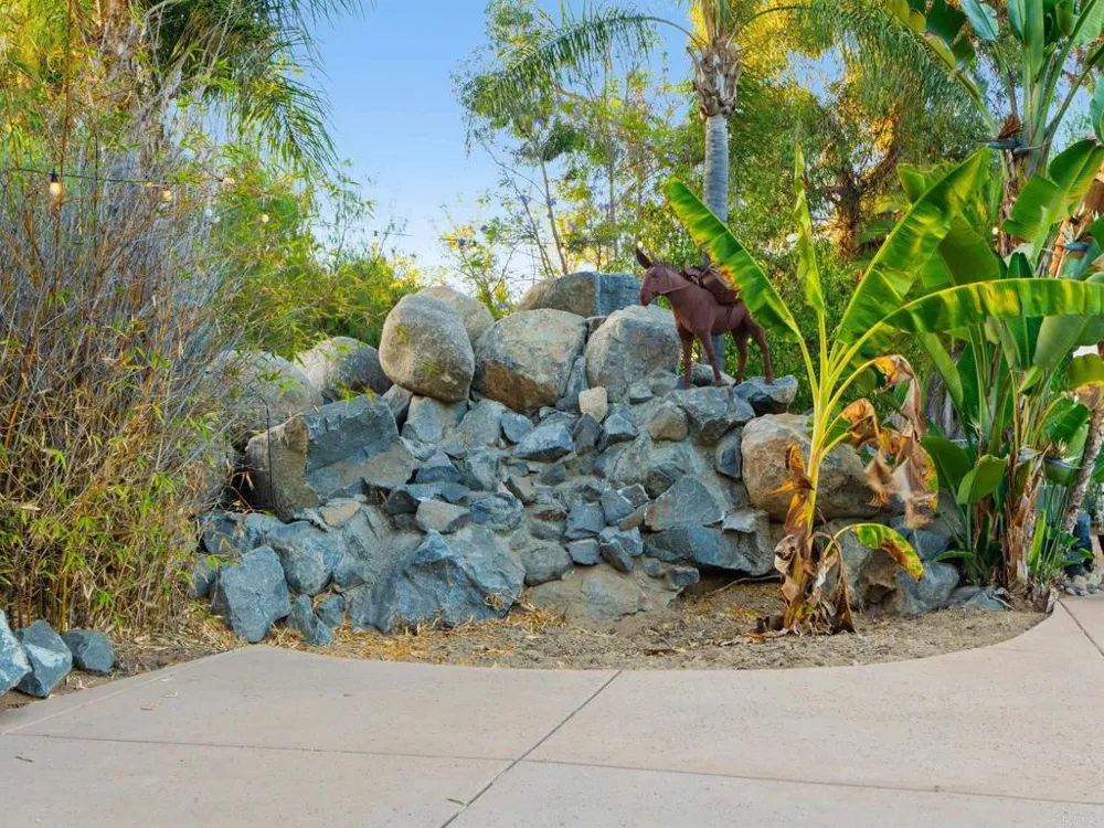 886 Singing Trails Drive El Cajon, CA 92019
