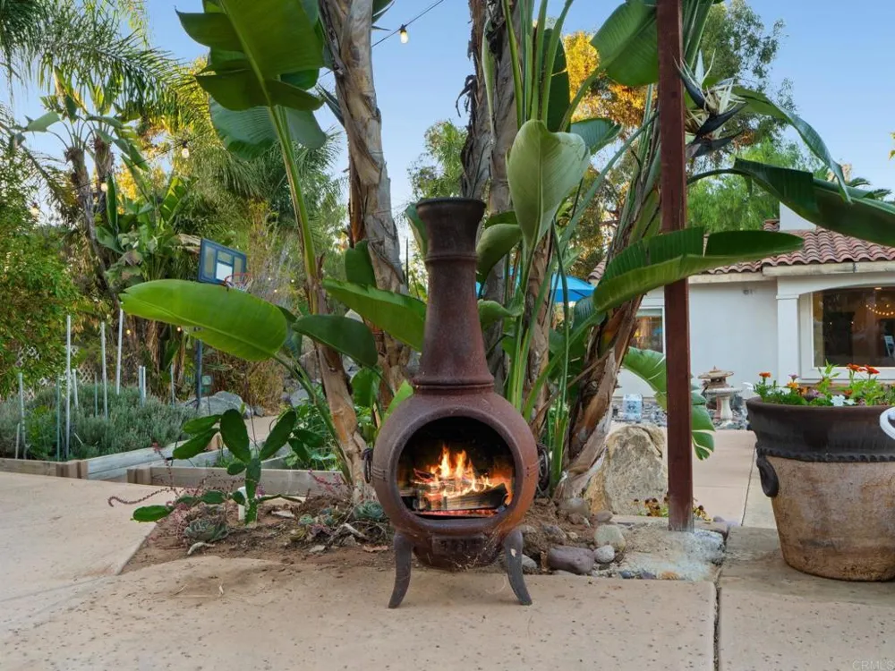 886 Singing Trails Drive El Cajon, CA 92019